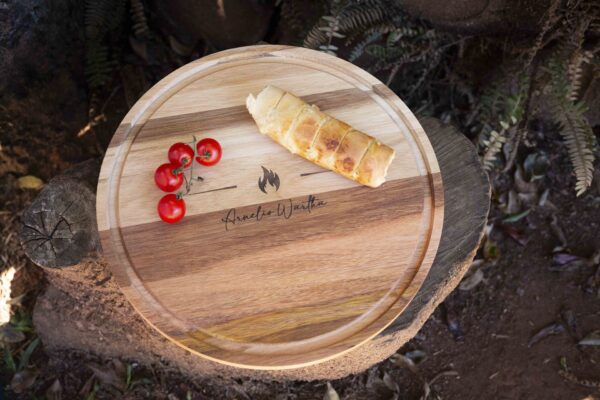 Tábua de Corte Redonda Personalizada 34cm — Perfeita para Churrasco, Petiscos e Outros Momentos Especiais!