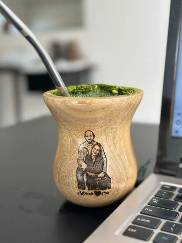 Cuia de Madeira Imbuia Personalizada com Gravação de Foto