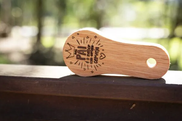 Abridor de Garrafa Personalizado em Madeira - Image 2